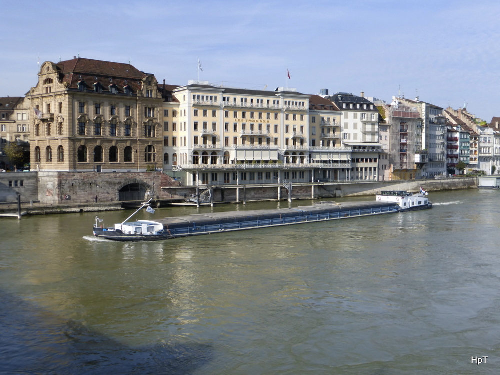 Transportschiff MS DELFZIJL unterwegs in Basel am 2409.2014