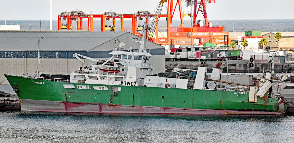 Trawler VARDBERG (IMO: 7705051), Baujahr 181, am 05.02.2017 im Hafen von Las Palmas de Gran Canaria. Das Fahrzeug läuft unter der Flagge von Belize