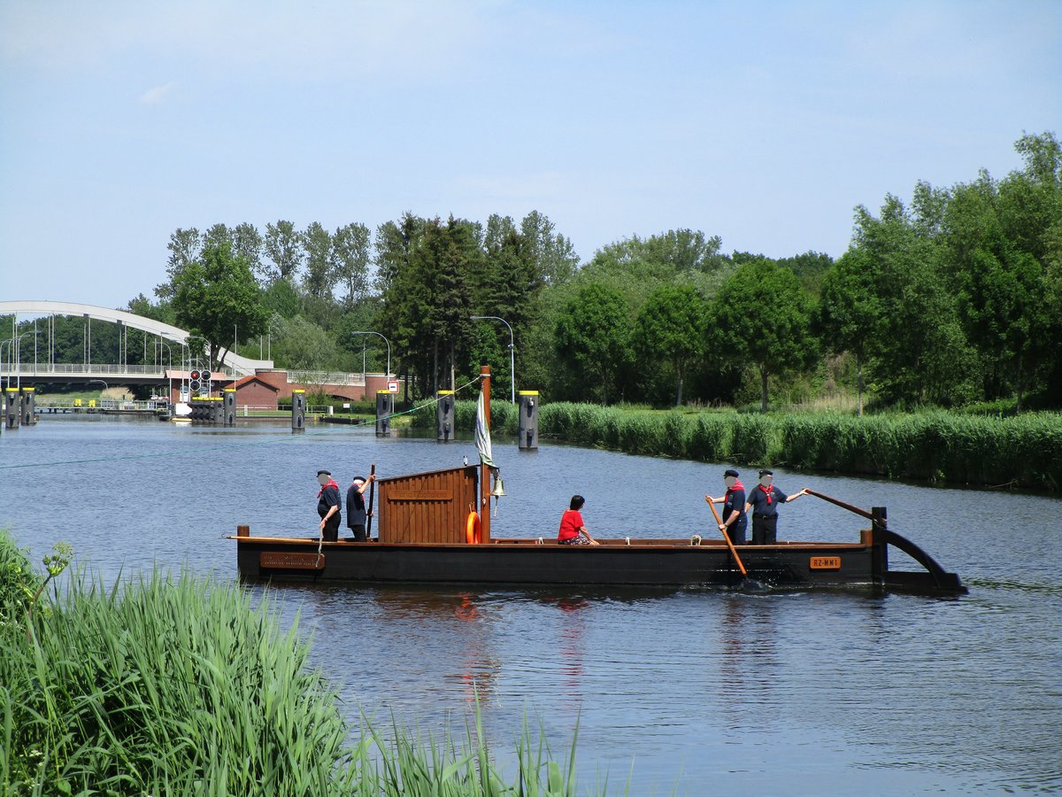Treidelboot Maria Magdalena am 02.06.2019 bei  Prüfungsfahrten  auf dem Elbe-Lübeck-Kanal bei Berkenthin. Dort kann man ein Treidel-Zertifikat erlangen.