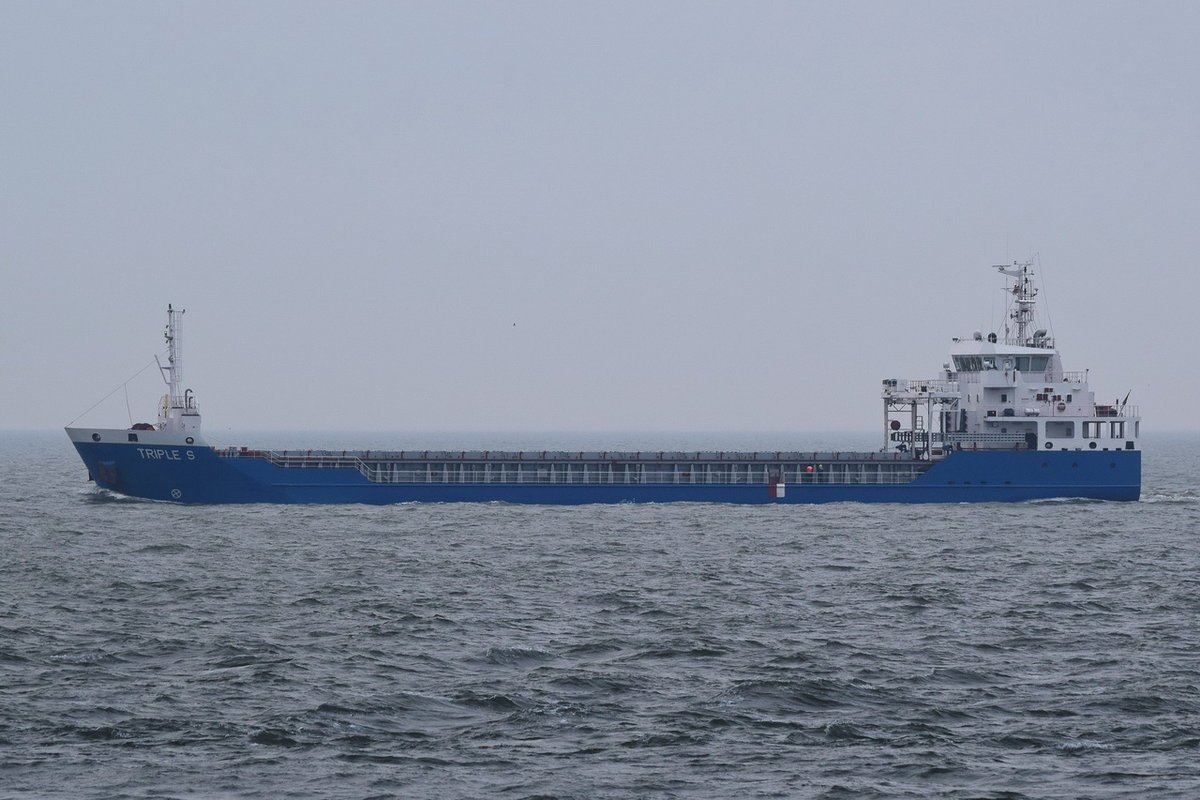 TRIPLE  S , General Cargo , IMO 9662382 , Baujahr 2013 , 89.95 × 15.4m , Cuxhaven 09.11.2018
  