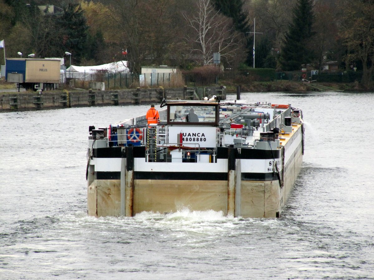 TSL Suanca (04808880 , 83,88 x 9,54m) am 27.11.2017 auf der Havel in Berlin-Spandau zu Tal.