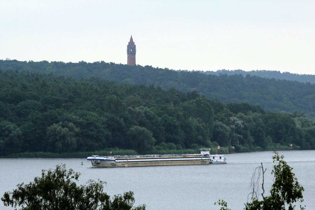 TSL Suanca (04808880) und SB Gino (05502270) am 26.06.2018 unterhalb des Grunewaldturmes (Kaiser-Wilhelm-Turm) auf der Havel zu Berg.