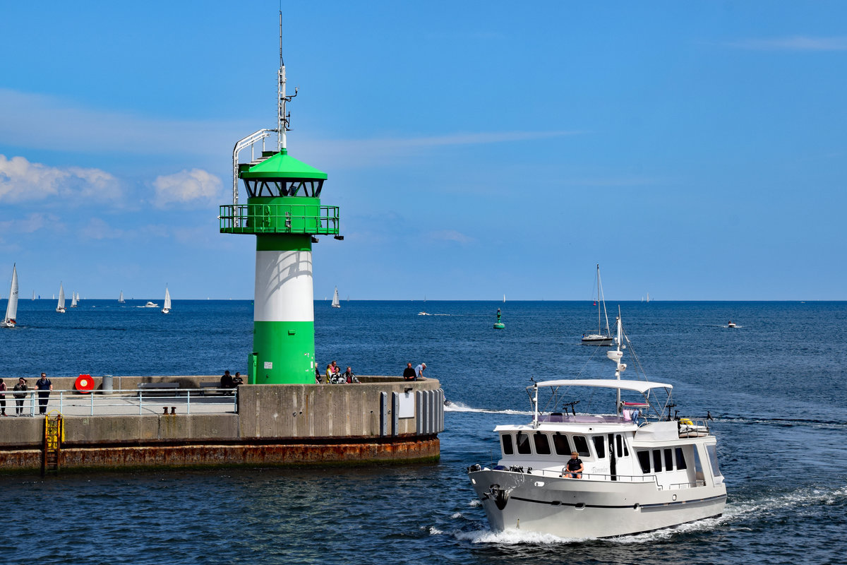 TÜMMLER am 9.6.2019 in Lübeck-Travemünde einlaufend