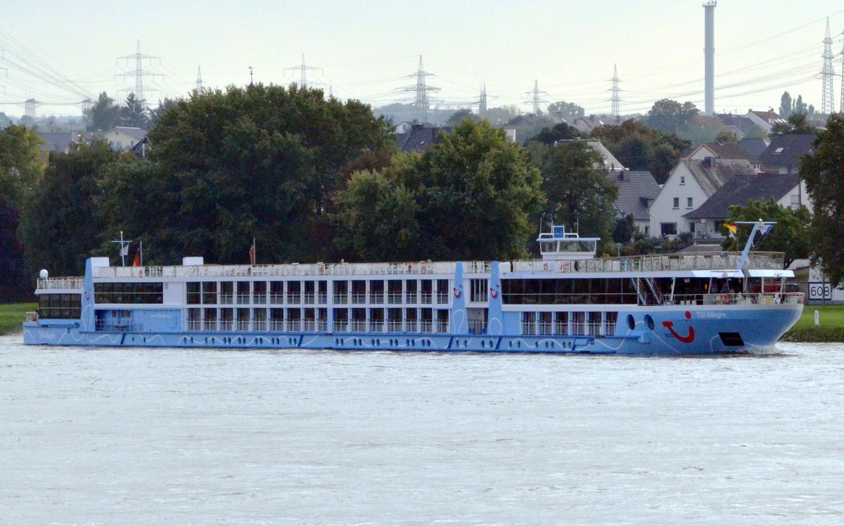 TUI  ALEGRA, ein Flusskreuzfahrtschiff fhrt gerade an Neuwied vorbei. Wurde beobachtet am 23.09.2013. Baujahr: 2011,  Lnge: 135 m, Breite: 11,4 m, Decks: 4, Passagiere/Crew: 186/44, Kabinenzahl: 89.