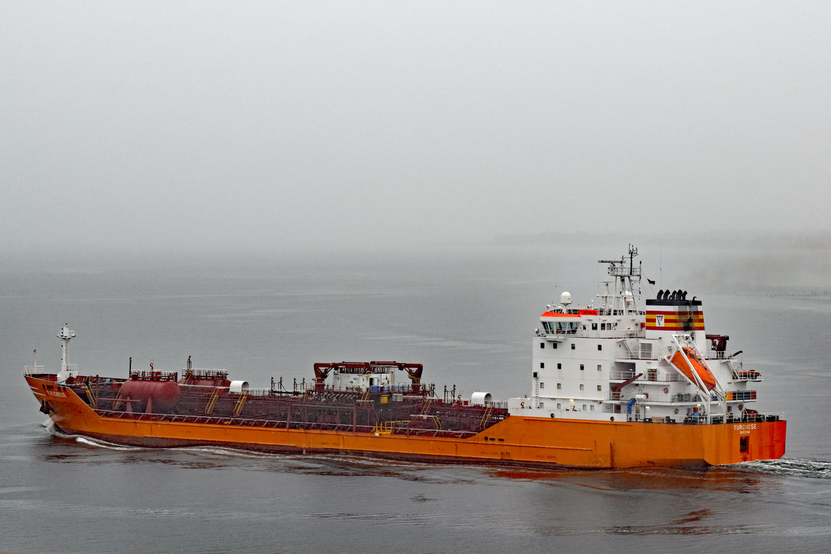 TURCHESE, Tanker, am 5.10.2017 auf der Kieler Förde. IMO 9220354, Baujahr 2000, 136 × 20.7m