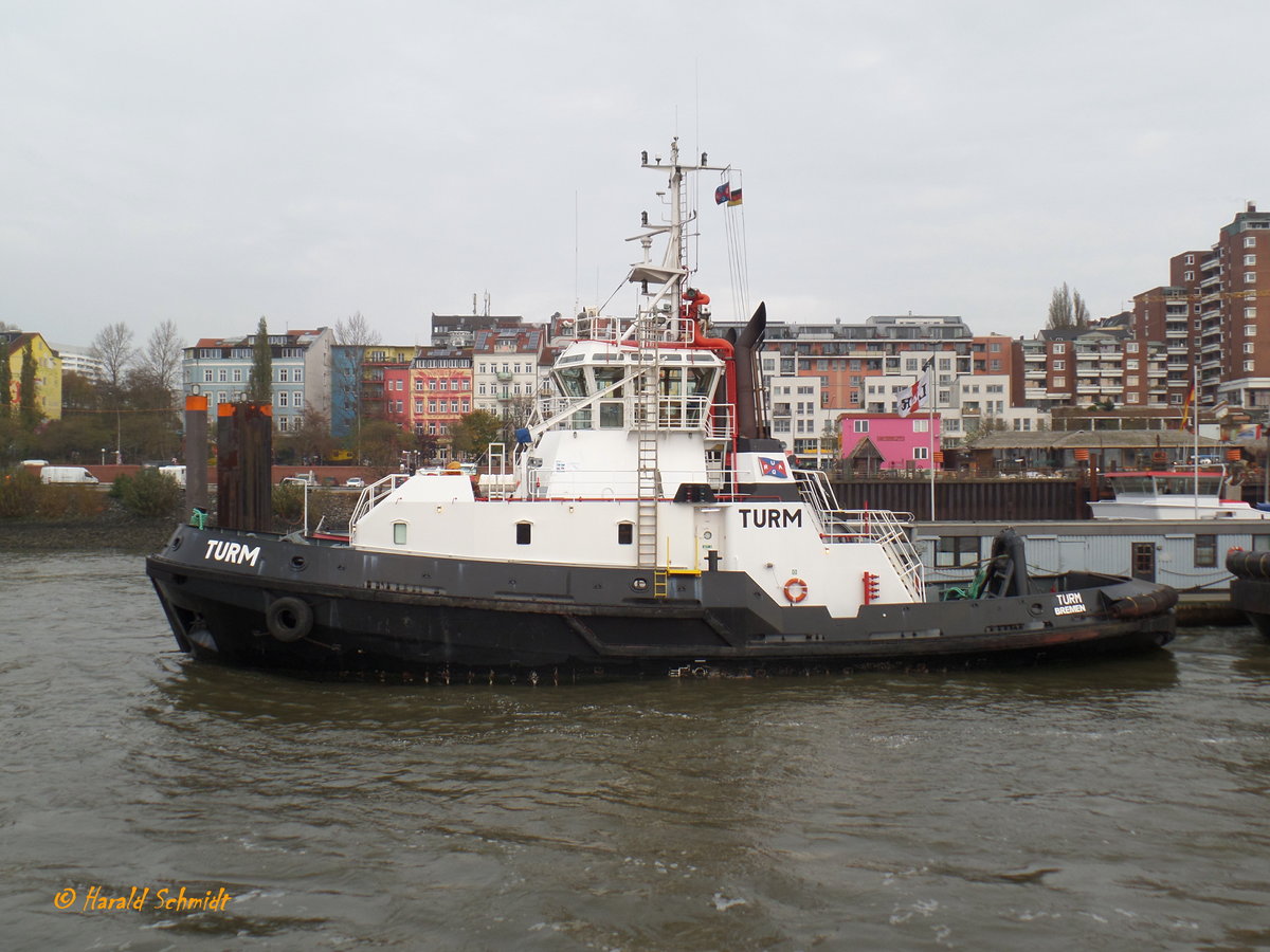 TURM  (IMO 9211212) am 13.11.2016, Hamburg, Schlepperponton St. Pauli  / 

Schlepper / BRZ 457 / Lüa 32,5 m, B 11 m, Tg 2,65 m / 3.742 kW, 13 kn, Pfahlzug 54 t / 2001 bei Astilleros Armon, Navia, Spanien  / Eigner: Lütgens & Reimers, Hamburg, Bereederung: URAG, Bremen / Heimathafen: Bremen, Flagge: Deutschland /

