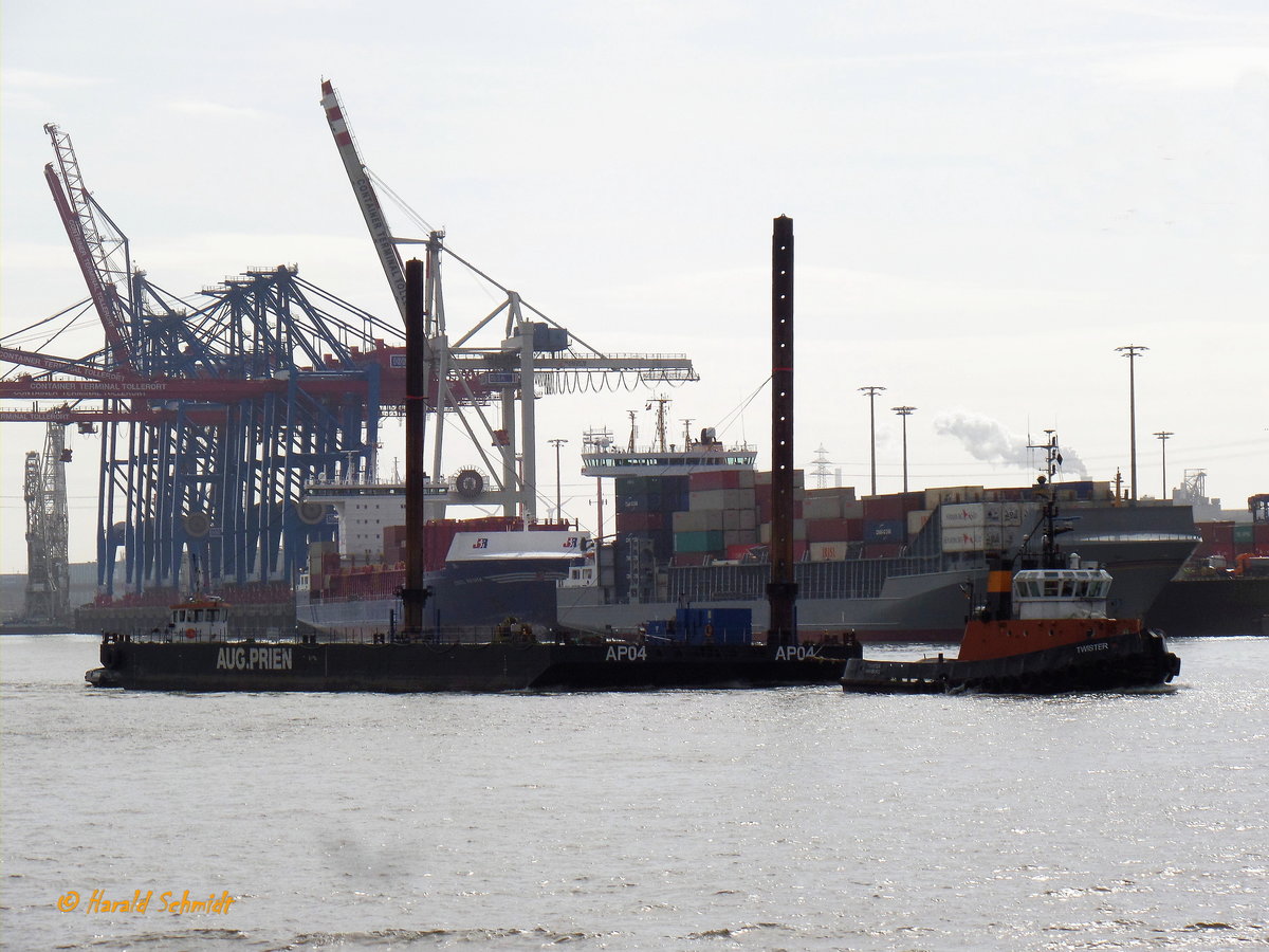 TWISTER (IMO 8616245) am 16.3.2017, mit Ponton AP04, Hamburg, Elbe, Vorhafen querab Tollerort / Ex-Namen: LADY THERESA (1988) , HILLSIDER (1994), FAIRPLAY XI (2012) / Schlepper / BRZ 173 / Lüa 24,7 m, B 7,73 m, Tg 3,6 m / 2 Diesel, Ruston, ges. 1900 kW (2584 PS), 2 Festpropeller in Kortdüse / 2 Becker Ruder, 11,5 kn, Pfahlzug 26,4 t / gebaut 1988 bei Cochrane Shipbuilding, Selby, GB / Eigner: LÜHRS Schifffahrt oHG, Hamburg, Flagge: Deutschland, Heimathafen Hamburg /