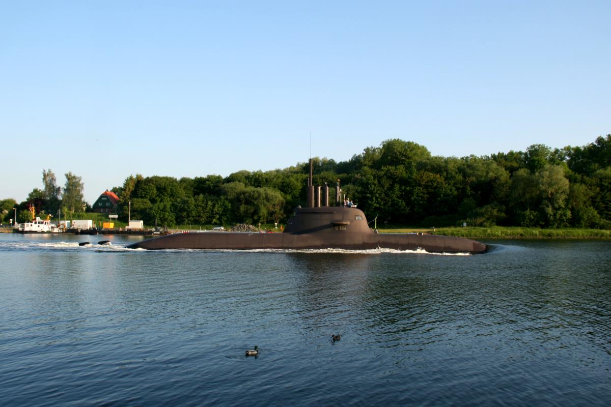 U 34 der Bundesmarine im Nord-Ostsee-Kanal; 12.06.2015