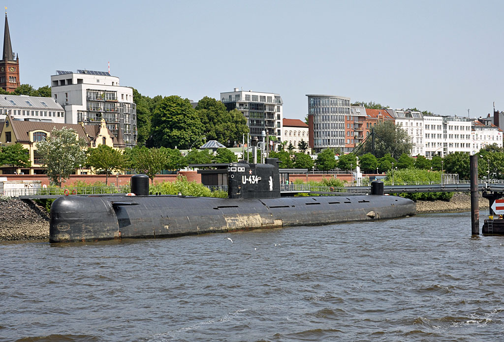 U-434, ehemaliges russisches U-Boot am St. Pauli-Fischmarkt - 13.07.2013