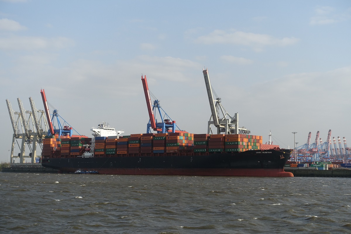 UASC BUBIYAN  (IMO 9686900)  am 23.4.2019, Hamburg, Elbe, Burchardkai Terminal, Liegeplatz Athabaskakai /
Ex-Namen: ALEXIS /
Containerschjiff / BRZ 70.704 / Lüa 270,88 m, B 32,2 m, Tg 14,55 m / 1 Diesel, MAN-B&W  8G80ME-C9.2, 32.900 kW (44.744 PS), 21 kn / 6.882 TEU / gebaut 2015 auf den Philippinen / Eignerr: Aristoteles Marine LLC, Betreiber: United Arab Shipping / Flagge: Marshall Inseln,  Heimathafen: Majuro /
