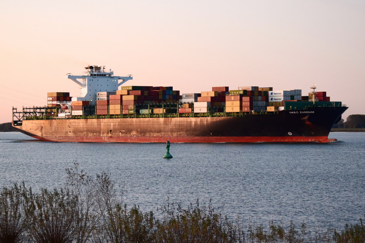 UASC ZAMZAM , Containerscchiff , IMO 9699127 , Baujahr 2014 , 299.92 × 48.26m , 9034 TEU , Grünendeich , 29.10.2019