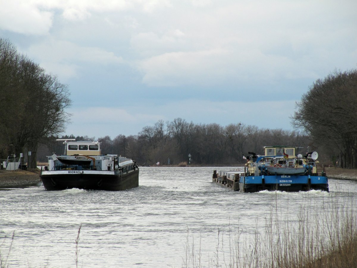 Überholvorgang am 13.03.2018 im Sacrow-Paretzer-Kanal / UHW Höhe Schlänitzsee. GMS Michael B (04031000) überholt zu Tal den Schubverband mit SB Bizon-0-118 (08355099).