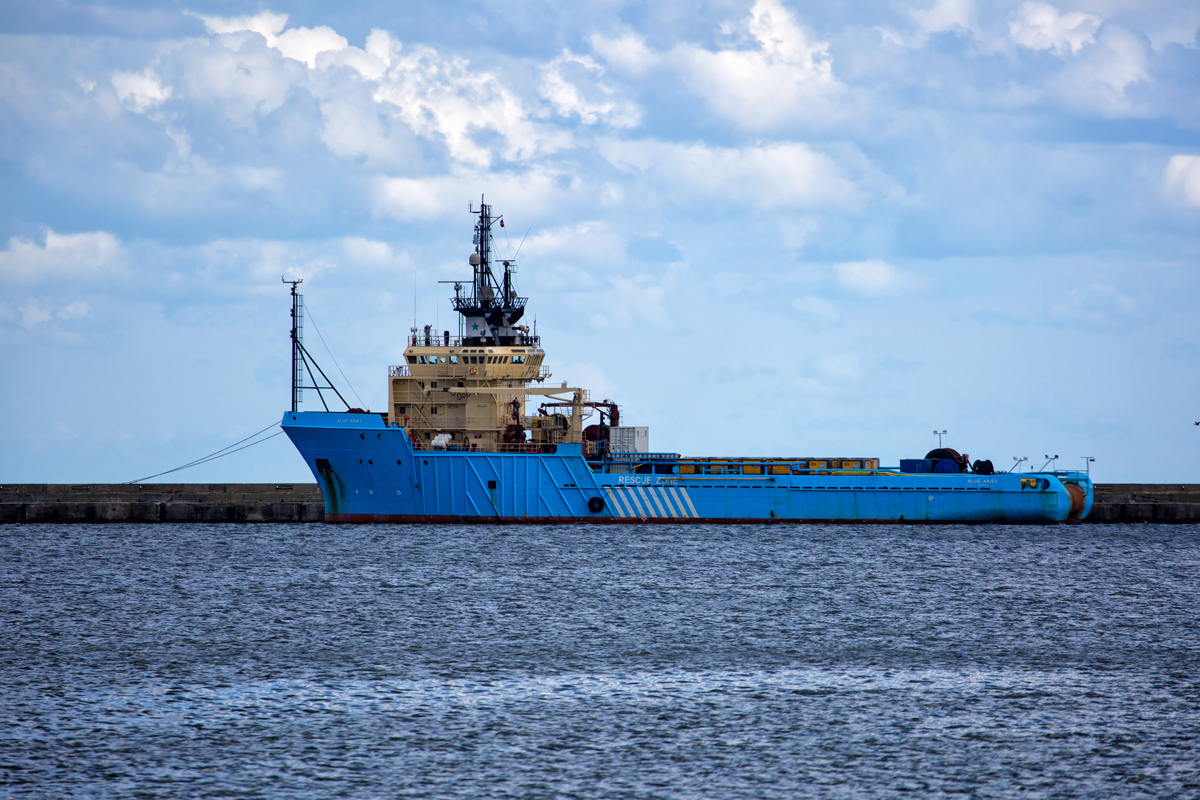 Unter der dänischen Flagge fahrende BLUE ARIES (IMO 8401963) im Hafen von Sassnitz Mukran. - 10.08.2016
