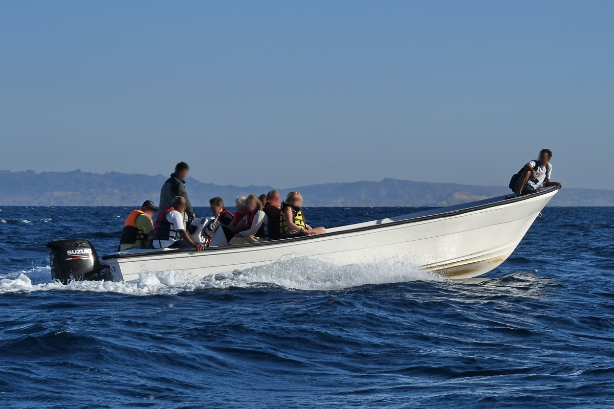 Unterwegs mit dem Motorboot im Nationalpark Blue Lagoon. (Dahab, Dezember 2018)