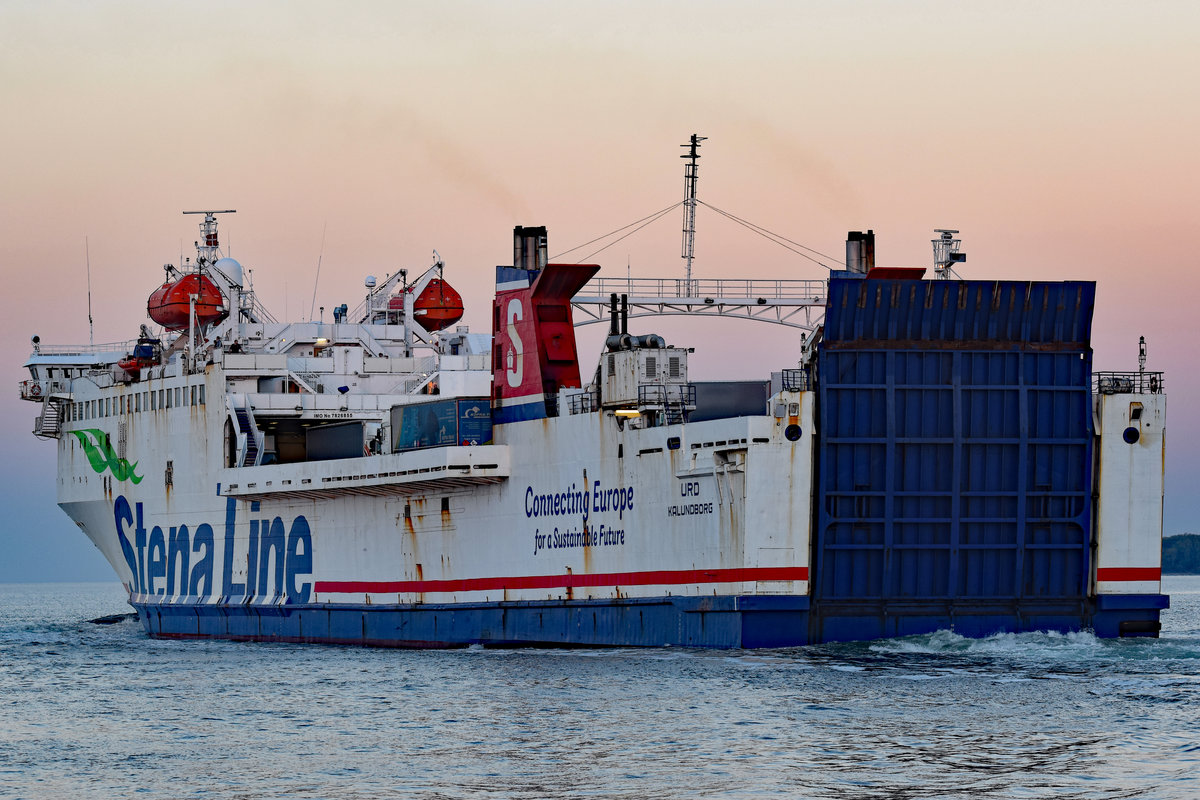 URD (IMO: 7826855) hat am 13.10.2018 den Hafen von Lübeck-Travemünde verlassen und steuert auf der Ostsee seinem nächsten Ziel entgegen