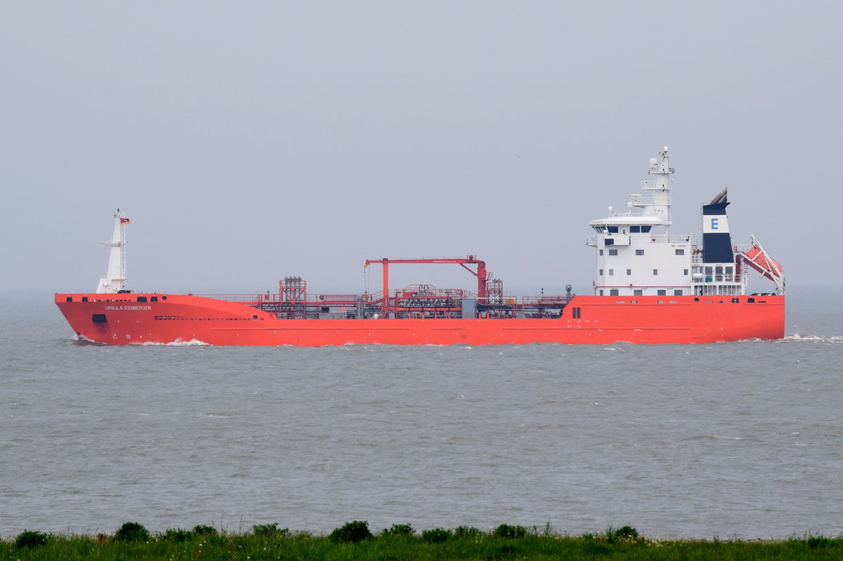 URSULA ESSBERGER , Tanker , IMO 9480992 , Baujahr 2011 , 99 × 16.5m , 18.05.2017 Cuxhaven