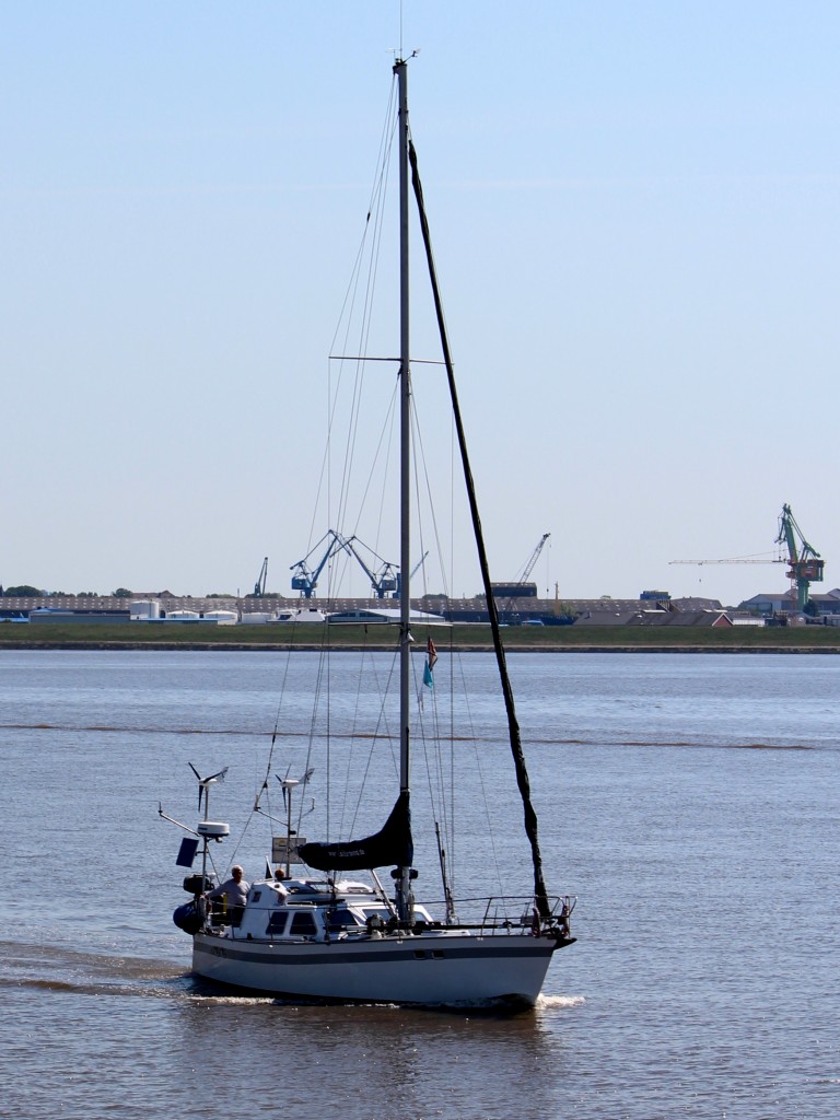 Use Akschen am 07.06.2013 auf der Weser vor Bremerhaven.