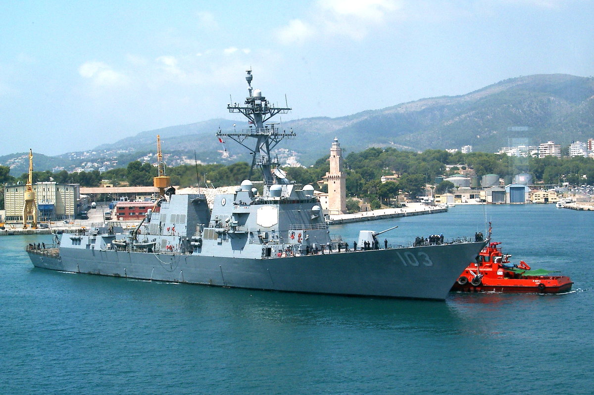 USS Truxtun (DDG-103), US Navy, am 22.07.2017 im Hafen (Porto Pi) von Palma de Mallorca. Der Lenkwaffenzerstörer gehörte in 2017 der George H. W. Bush Carrier Strike Group an und führte Marineoperationen im Einsatzbereich der 6. US Flotte durch.