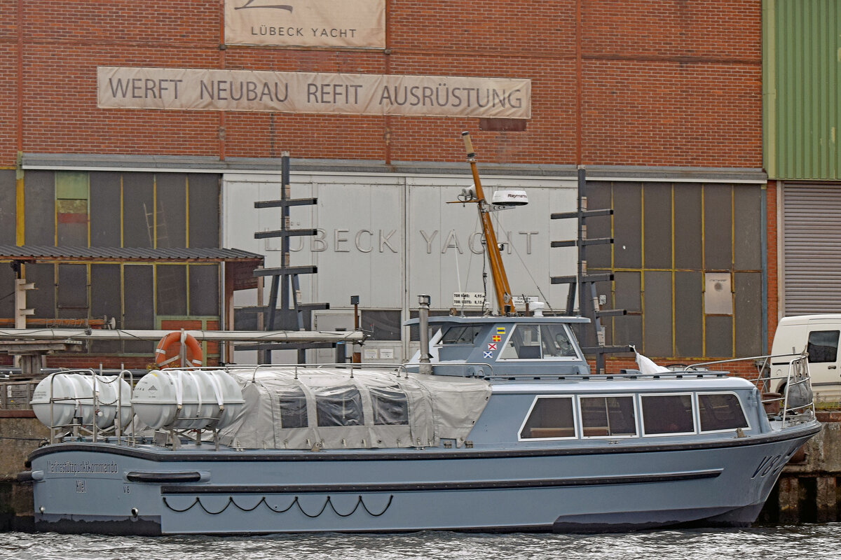 V8 vom Marinestützpunktkommando Kiel am 14.08.2021 im Hafen von Lübeck