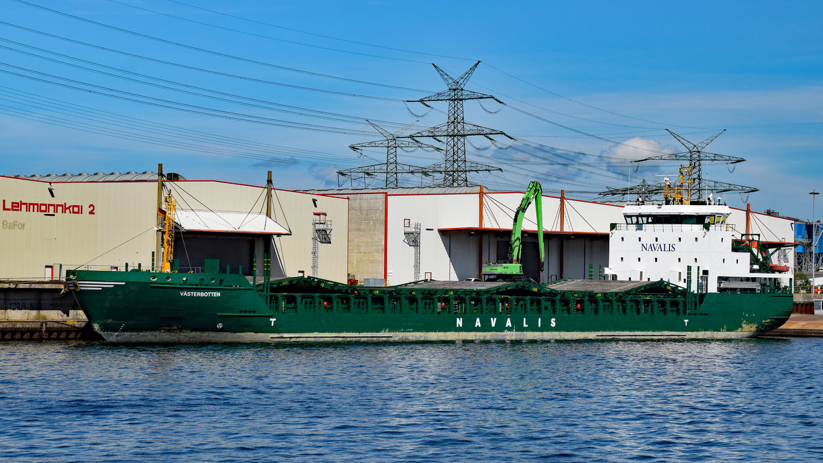VÄSTERBOTTEN (IMO 9436226) am 21.06.2020 im Hafen von Lübeck, Lehmannkai 2. Das rund 119 Meter lange Schiff hat Zellulose aus Domsjö / Schweden gebracht.