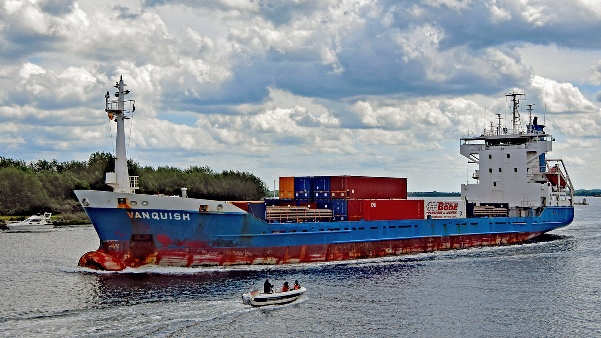 VANQUISH (IMO: 9116199) am 9.6.2019 auf der Trave in Höhe des Skandinavienkais Lübeck-Travemünde