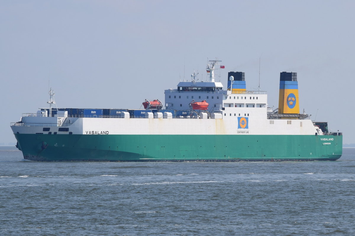 VASALAND , Ro-Ro Cargo , IMO 8222111 , Baujahr 1984 , 155m × 25.15m , bei der Alten Liebe Cuxhaven am 04.09.2018