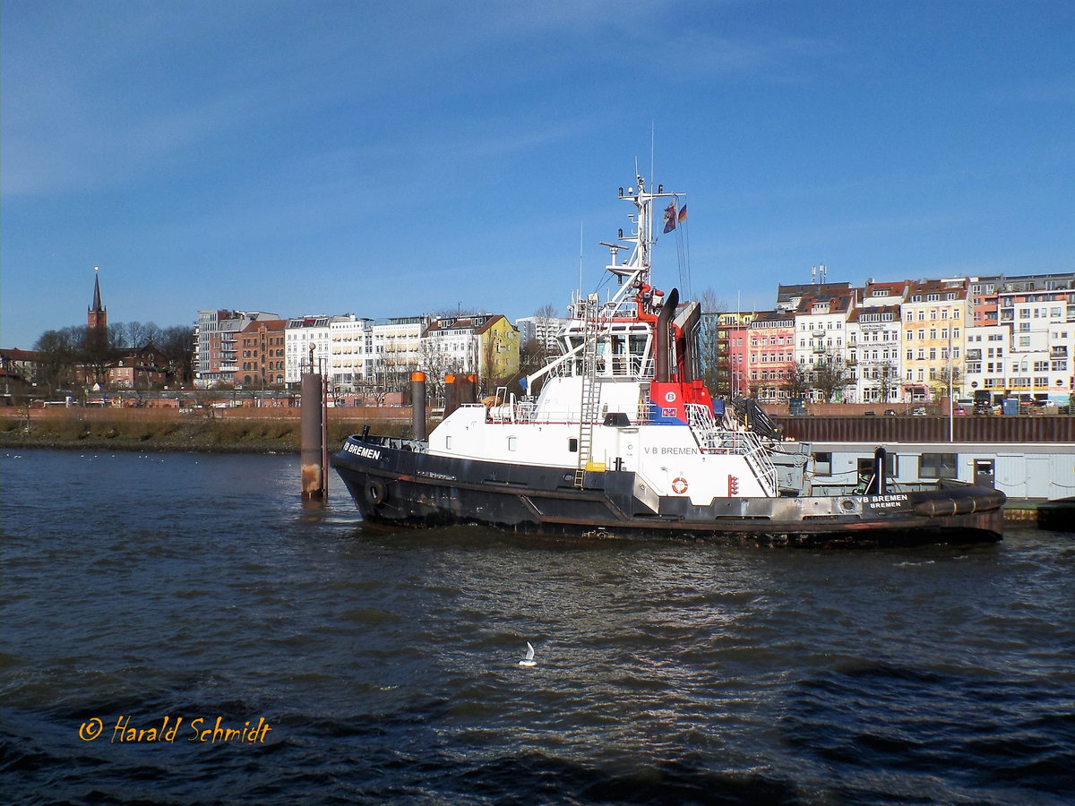 VB BREMEN (IMO 9211212) am 6.2.2018, Hamburg, Elbe, Schlepperponton St. Pauli / Ex-Name: TURM (7) (2003 bis 2017) /
Schlepper / BRZ 452 / Lüa 32,5 m, B 11 m, Tg 5,85 m / 2 Diesel, ABC 8M.DZC.1000-A, ges. 3744 kW (5088 PS), 2 VSP, 14 kn, Pfahlzug 60 t / gebaut 2001 bei Astilleros Armon, Navia, Spanien für Ocean Srl., Madeira / Eigner: Lütgens & Reimers, Hamburg, (ein Unternehmen der Boluda Corporación Marítima) / Heimathafen: Bremen, Flagge: Deutschland /
