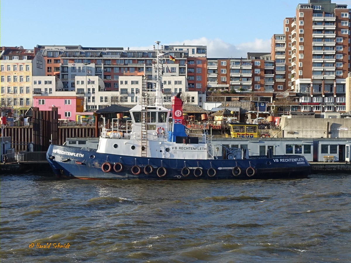 VB RECHTENFLETH (IMO 8701090) am 19.3.2019, Hamburg, Elbe Schlepperponton St. Pauli

ex CONSTANT (2)  

Schlepper / URAG / BRZ 208 / Lüa. 27,98 m, B 8,8 m, Tg. 4,7 m / 2 Deutz-Diesel, SBV 6M 628,  2 VSP, ges. 1840 kW (2500 PS), 12 kn / Pfahlzug 33 t / 1987 bei Detlev Hegemann Werft, Berne /
