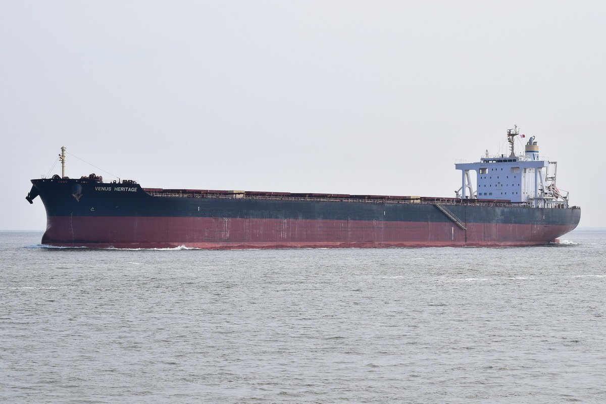 VENUS HERITAGE , Bulk Carrier , IMO 9468786 , Baujahr 2010 , 234.98m × 38m , bei der Alten Liebe Cuxhaven am 03.09.2018