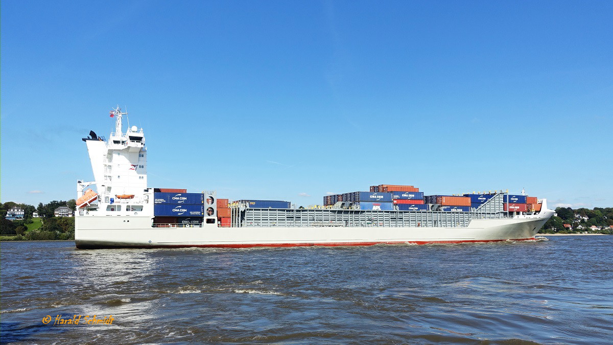 VERA RAMBOW (IMO 9432220) am 15.9.2023, Hamburg einlaufend, Elbe Höhe Övelgönne /
Feederschiff / BRZ 14.800 / Lüa 168,11 m, B 26,8 m, Tg 9,6 m / 1 Diesel, MAN B&W 8L58/64 CD, 11.200 kW (15.232 PS), 19,5 kn / TEU 1404, davon 300 Reefer / gebaut 2008 bei Sietas, HH-Neuenfelde / Flagge: Deutschland, Heimathafen: Hamburg
