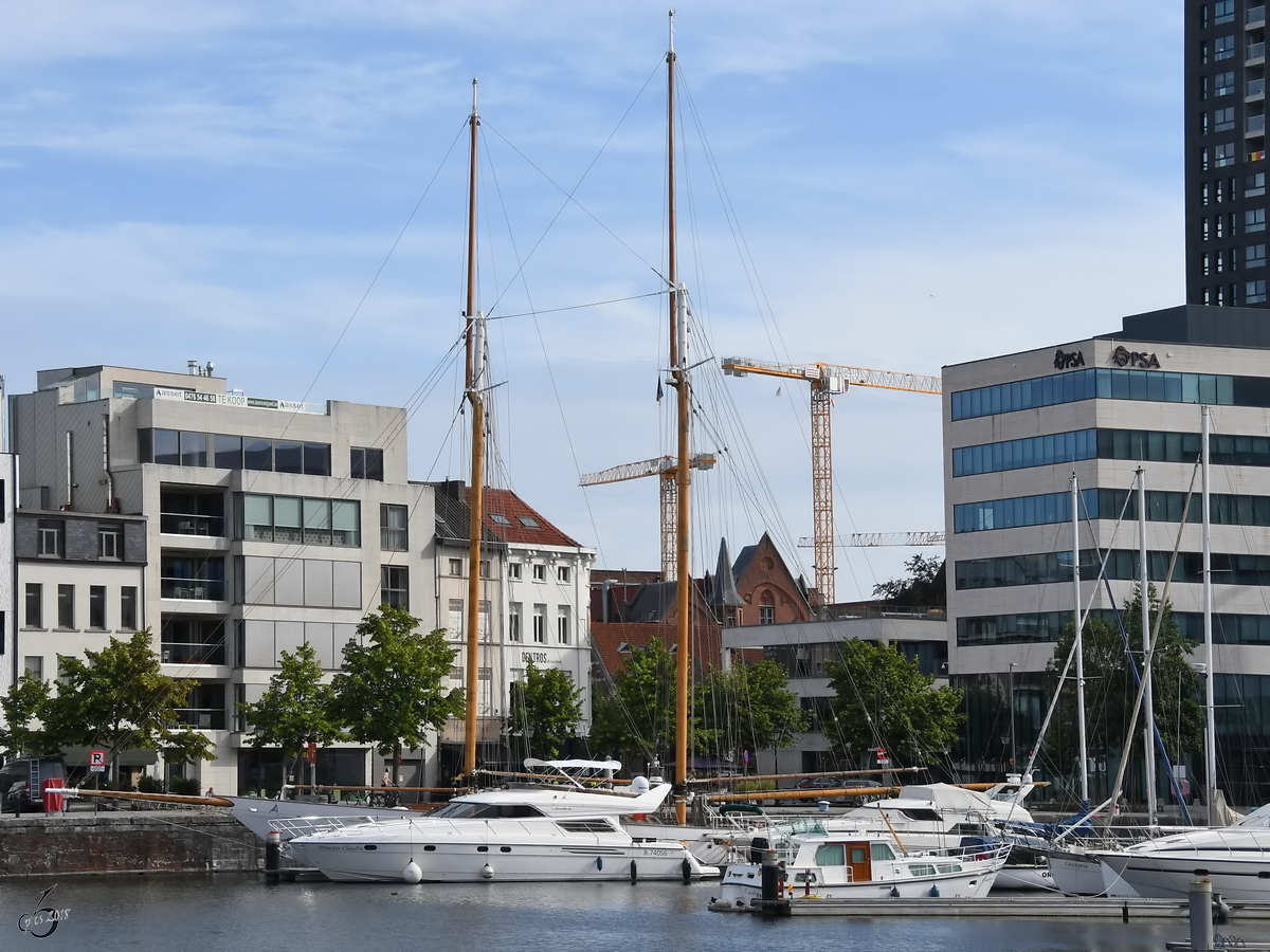 Verschiedene Yachten Ende Juli 2018 im Wellemdok in Antwerpen.