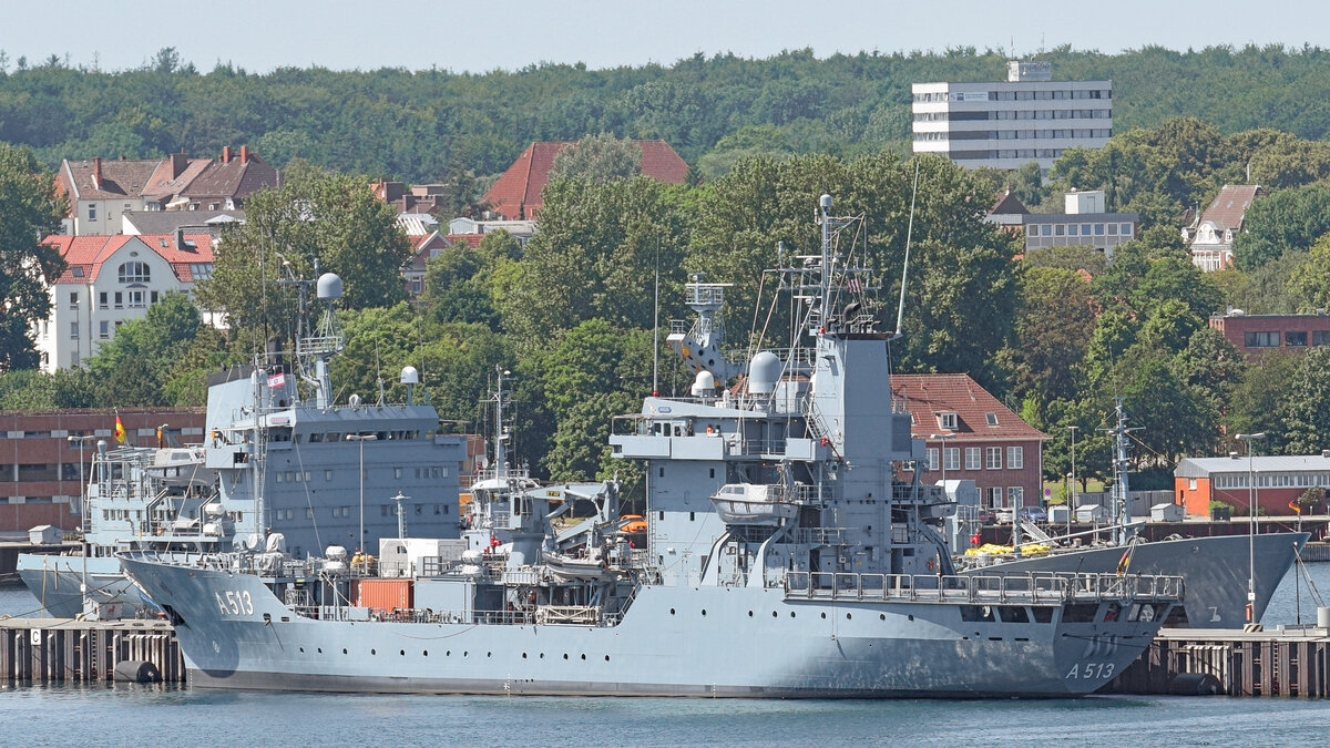 Versorger / Tender  A 513 RHEIN am 17.07.2021 im Hafen von Kiel