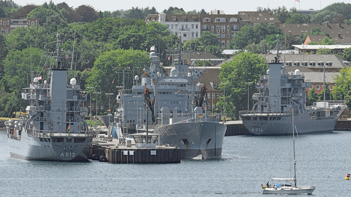 Versorger / Tender  A 513 RHEIN, A 1442 SPESSART und A 514 WERRA am 17.07.2021 im Hafen von Kiel