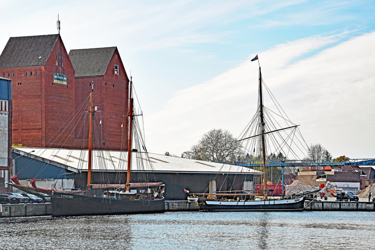 VESTBY und NORDEN am 28.4.2021 im Hafen von Neustadt / Holstein