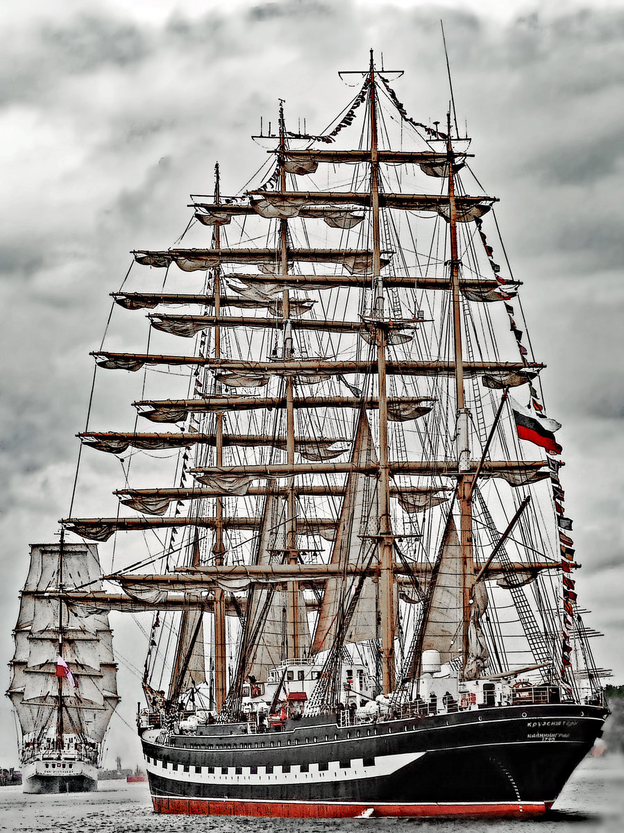 Viermastbark KRUSENSTERN / KRUZENSHTERN (ex Padua) im Kielwasser ders polnischen Großseglers DAR MLODZIEZY. Die Schiffe verlassen den Hafen von Lübeck-Travemünde. Aufnahme vom 15.5.2011.