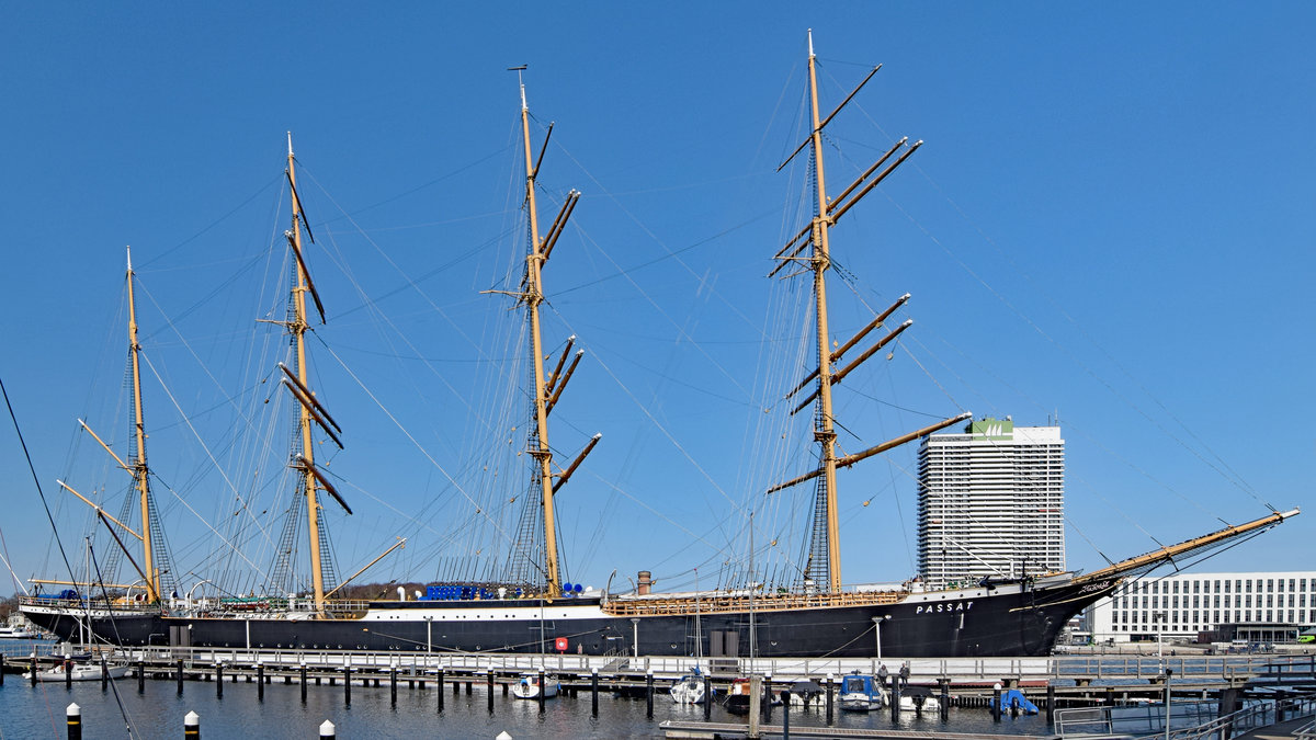 Viermastbark PASSAT am 17.04.2021 im Hafen von Lübeck-Travemünde