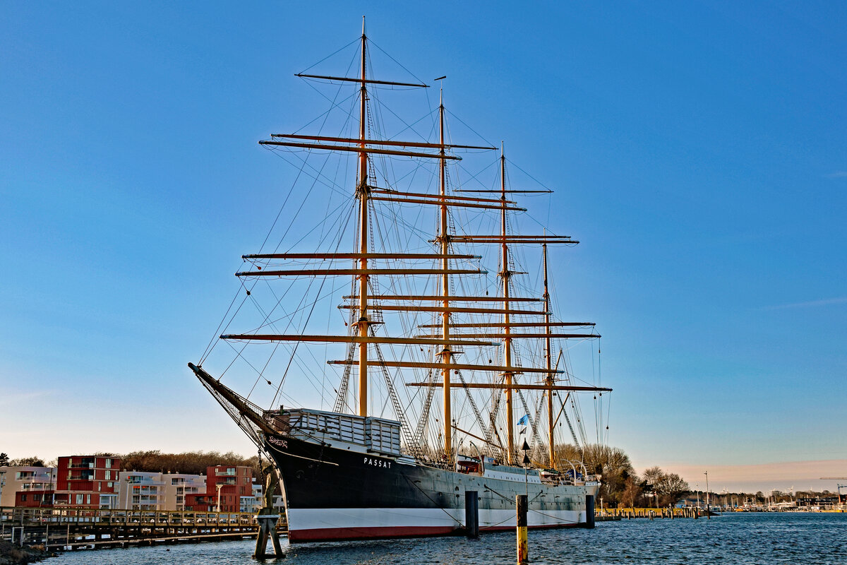 Viermastbark PASSAT am 21.01.2022 im Hafen von Lübeck-Travemünde