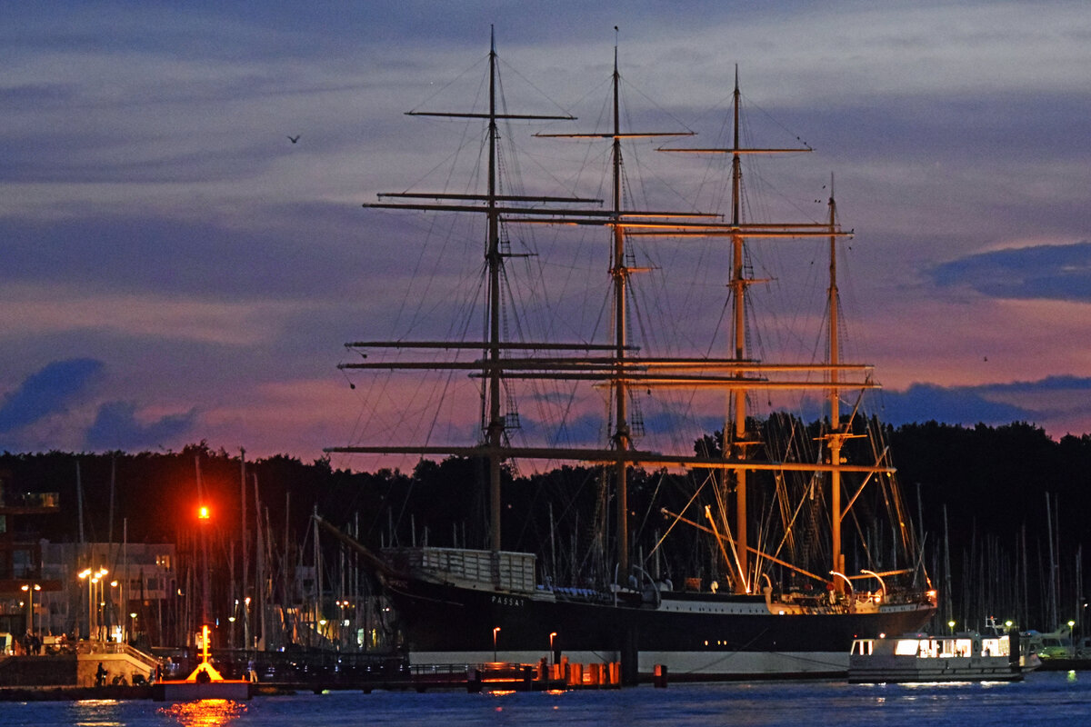 Viermastbark PASSAT am Abend des 27.08.2021 im Hafen von Lübeck-Travemünde