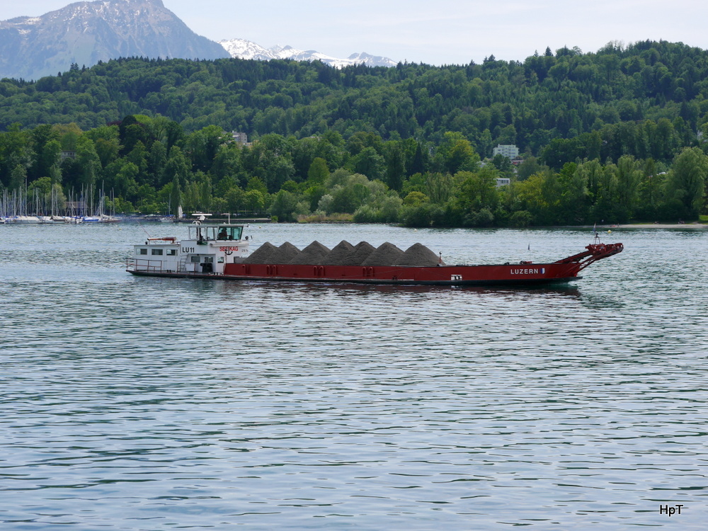 Vierwaldsättersee - Lastschiff LU11 Luzern unterwegs am 21.05.2014