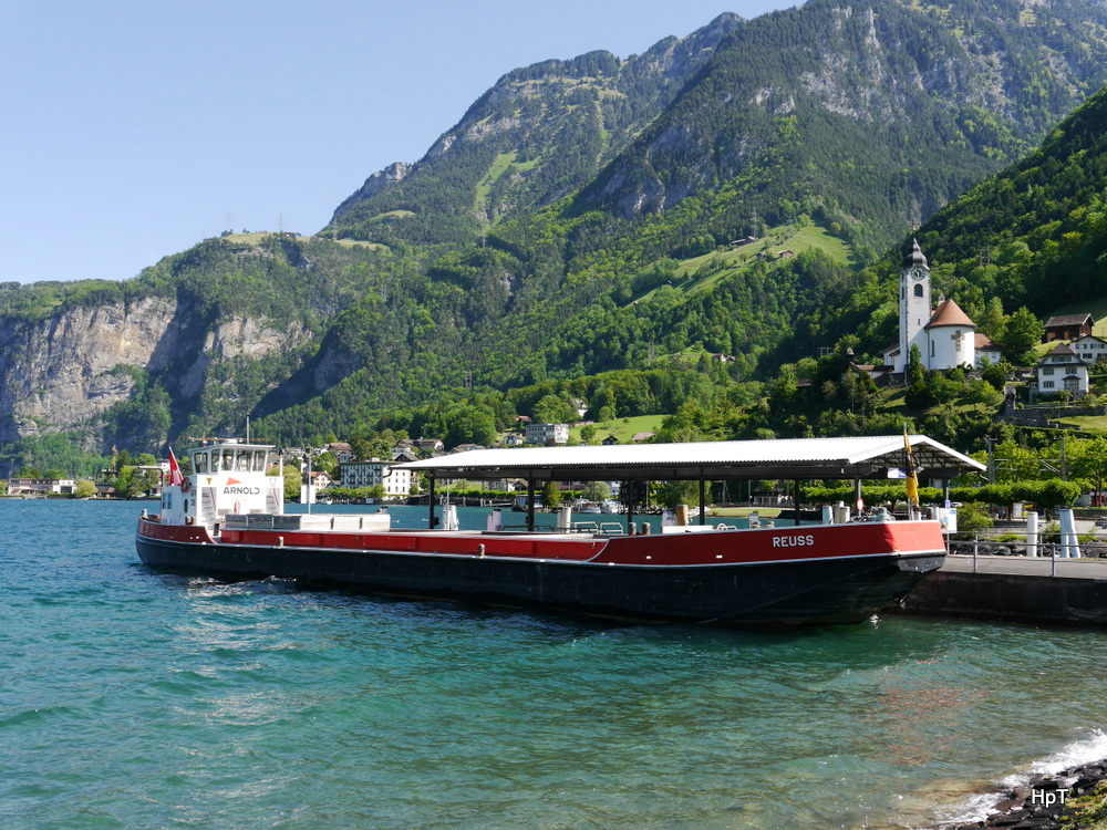 Vierwaldsättersee - Lastschiff REUS in Flüelen  unterwegs am 21.05.2014