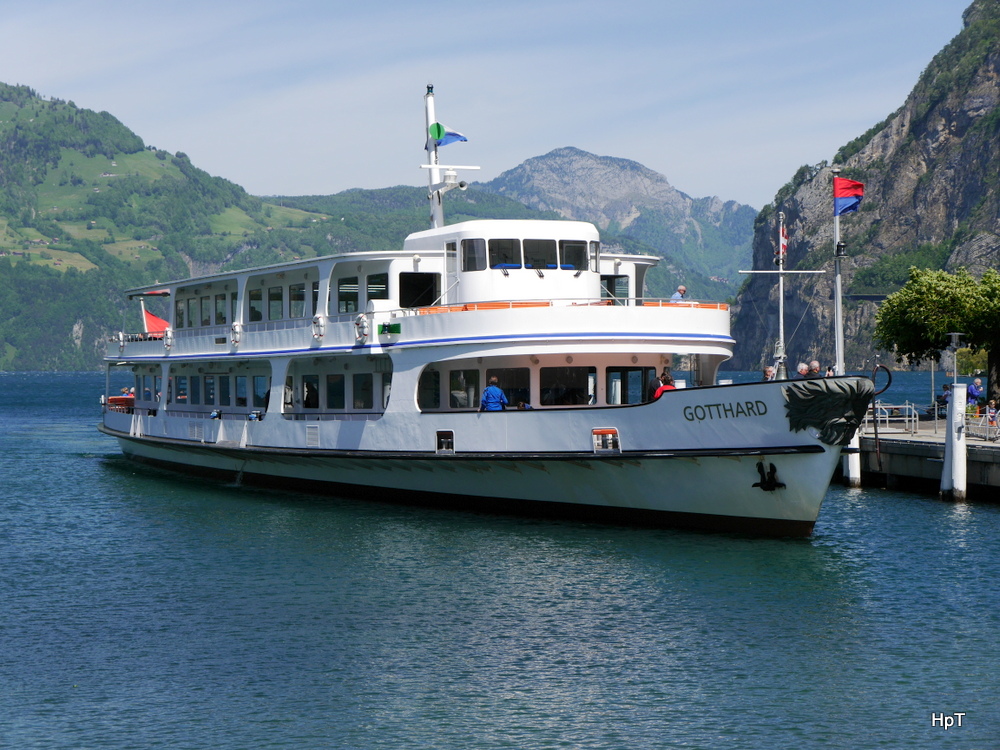 Vierwaldsättersee - MS GOTTHARD bei der Anlegestelle in Flüelen unterwegs am 21.05.2014