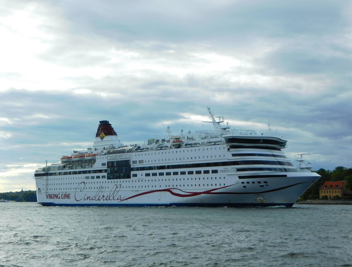 VIKING CINDERELLA, Viking Line, auslaufend Stockholm, 19.08.21