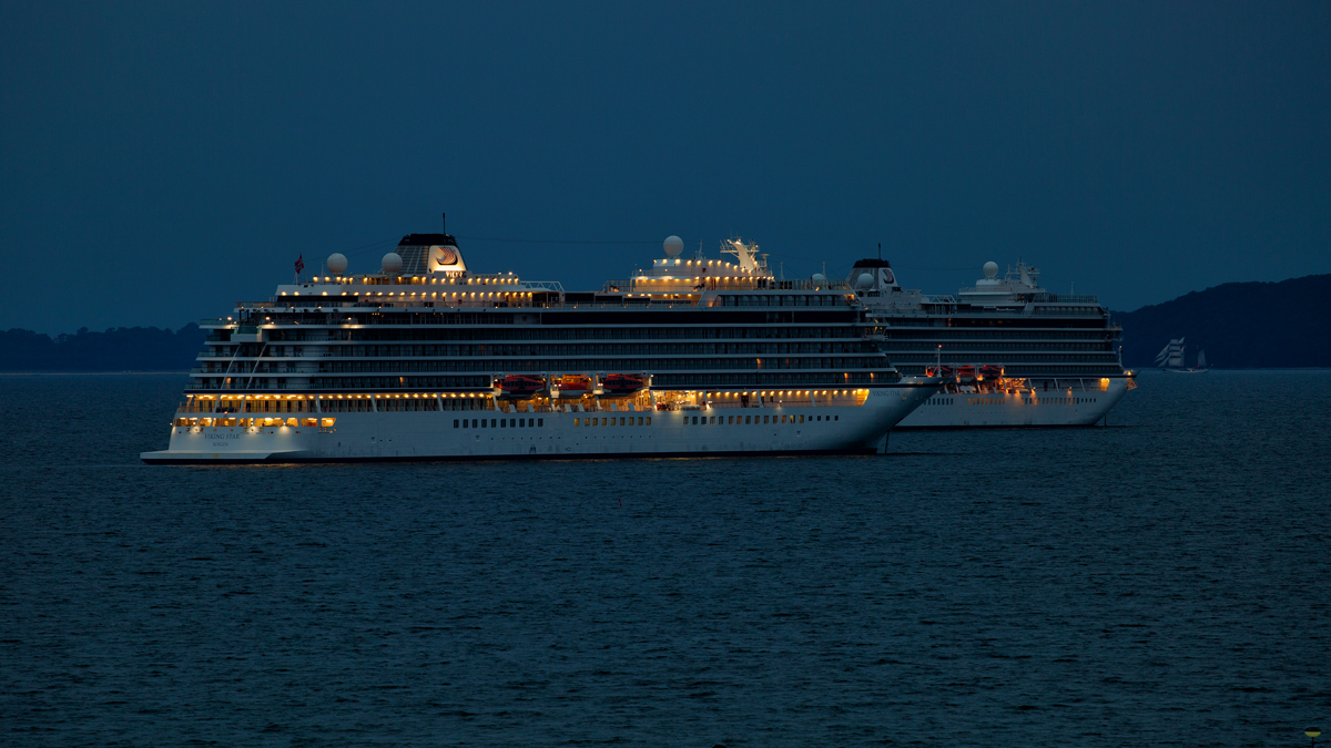 VIKING SUN (IMO 9725433) und VIKING STAR (IMO 9650418) haben ihre Anker vor Mukran geworfen. - 03.09.2020