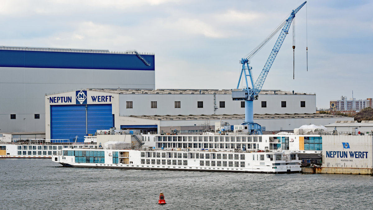 VIKING TIR am 31.10.2018 im Hafen von Rostock-Warnemünde