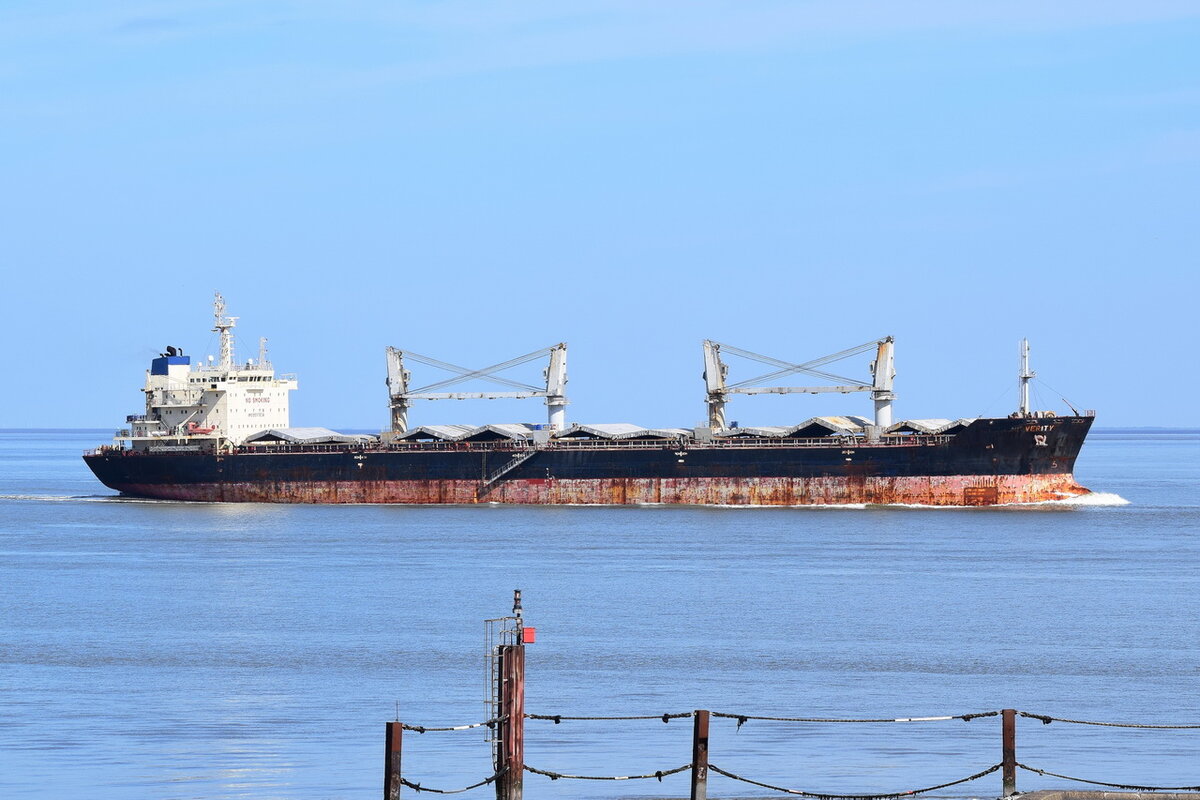 VIRITY , Bulk Carrier , IMO 9577604 , 189.98 x 28.54 m , Baujahr 2012 , 19.04.2022 , Cuxhaven