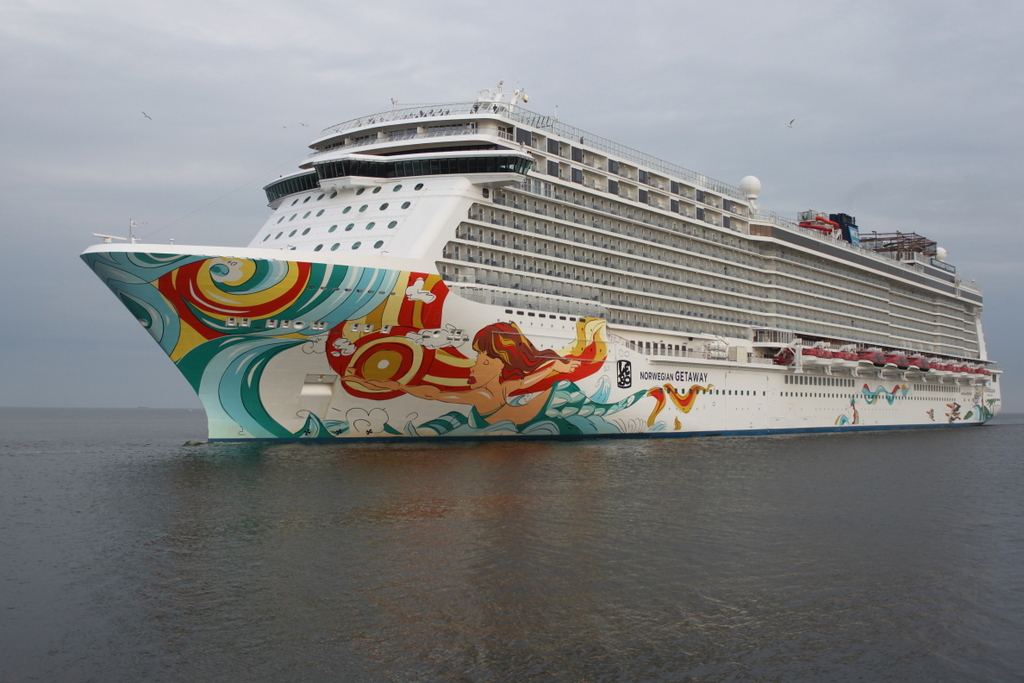 Von Kopenhagen kommend lief die Norwegian Getaway am Morgen des 17.05.2017 den Hafen von Warnemnde an.