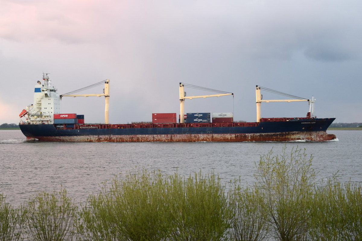 VORONEZH , Containerschiff , IMO 9322011 , Baujahr 2009 , 1728 TEU , 183 x 26m , 18.04.2017 Grünendeich
     