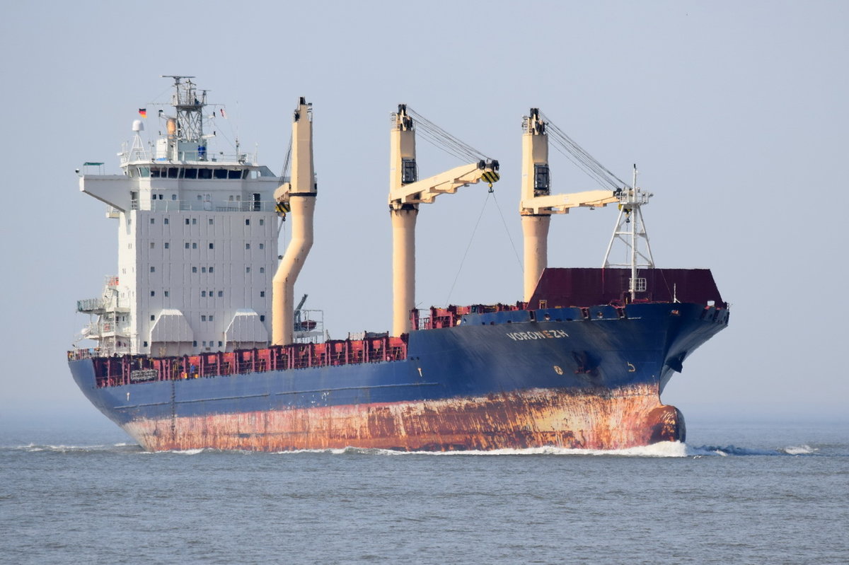 VORONEZH , Containerschiff , IMO 9322011 , Baujahr 2009 , 1728 TEU , 183 x 26m , 17.05.207  Cuxhaven
    