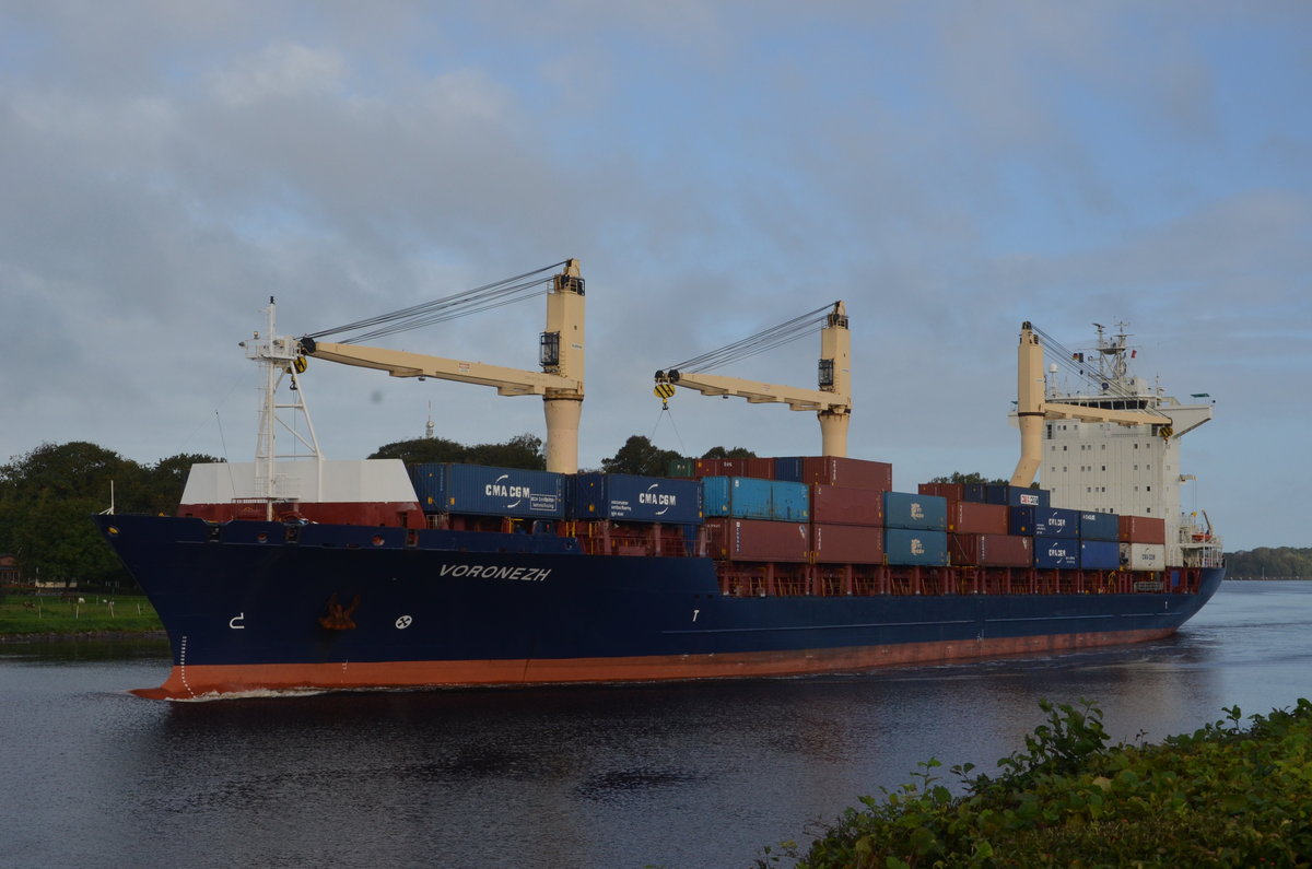 Voronezh,  Containerschiff, Baujahr: 2009, Länge: 183.00 m, Breite: 26.00 m, Tiefgang: 9.85 m, 1728 TEU, 
IMO: 9322011, Am 06.10.17 bei Schachtaudorf am NOK.
