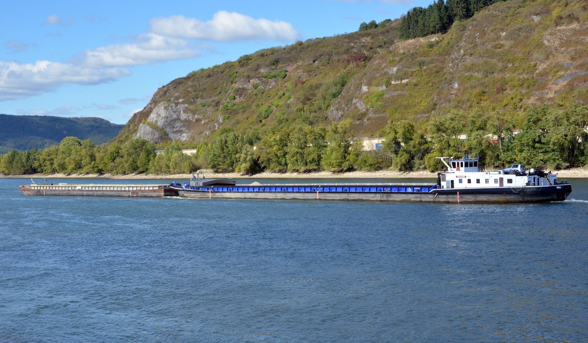 Vulcano Kiesfrachter im Verband, Heimat Mannheim, auf dem Rhein Andernach am 05.10.16.